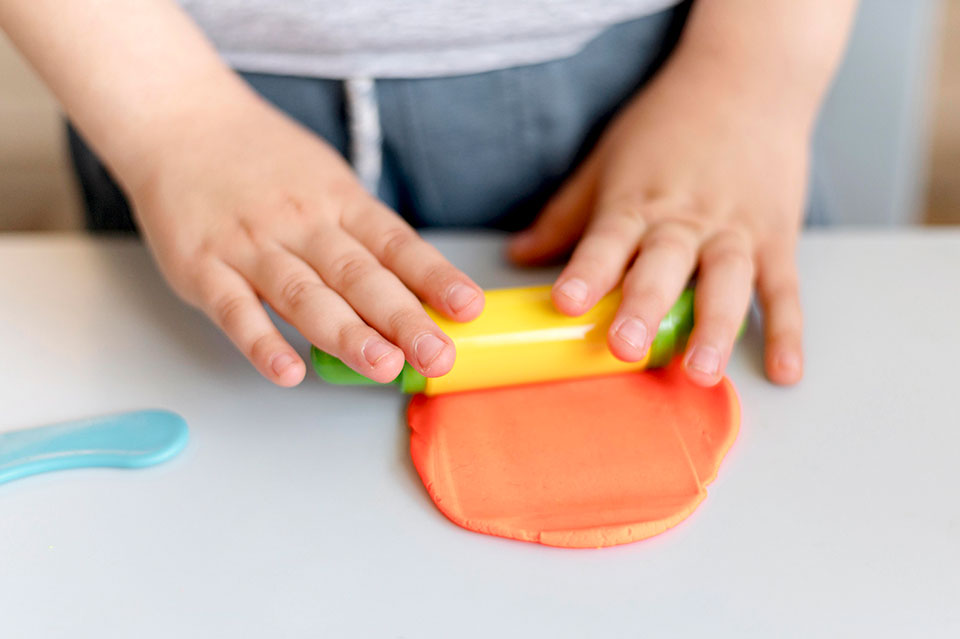 Најдобар рецепт за домашен пластелин: Направете совршено тесто за играње!